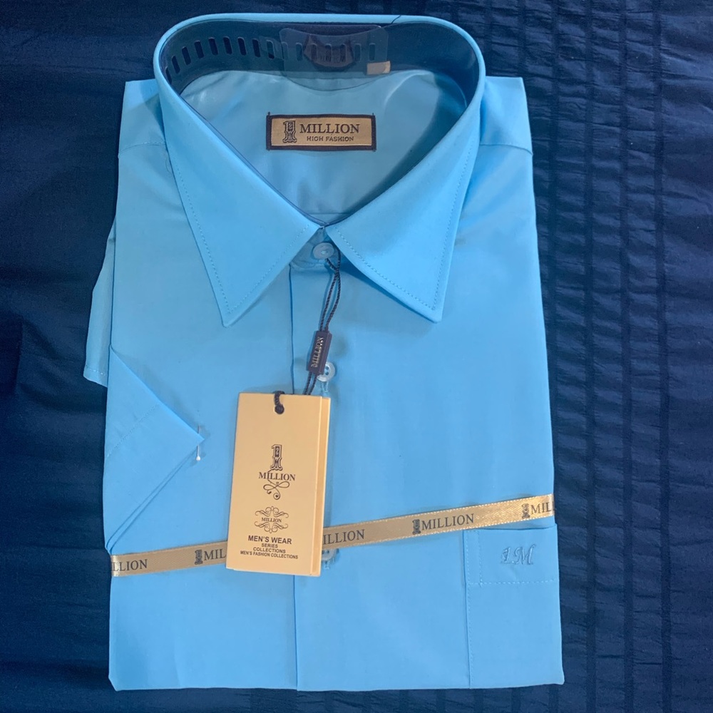 Light blue short sleeve shirt for men